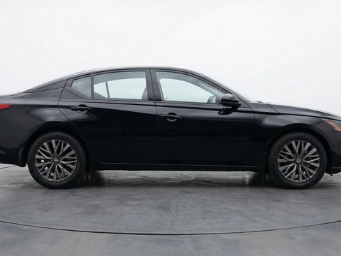 Used 2025 Nissan Altima 2.5 SV image 11