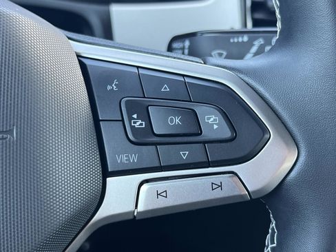 Certified 2022 Volkswagen Atlas Cross Sport SE image 10