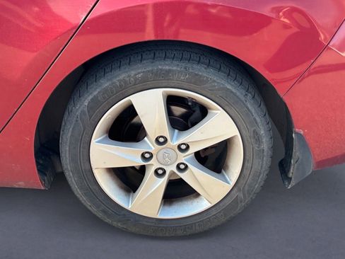 Used 2013 Hyundai Elantra GLS w/ Preferred Pkg image 3