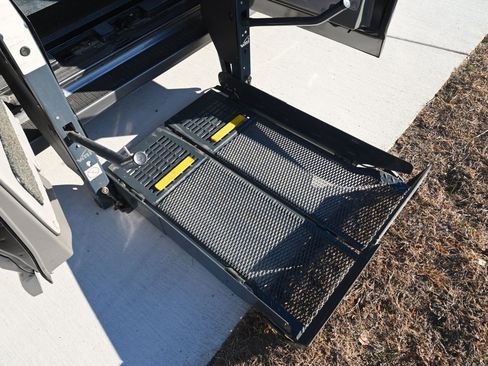 Used 2018 GMC Savana 2500 LS image 39