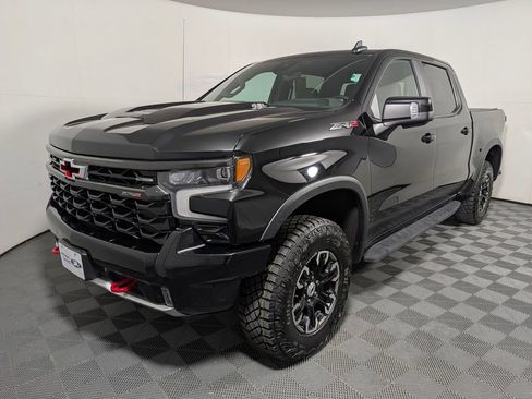 Used 2023 Chevrolet Silverado 1500 ZR2 w/ Technology Package AWD/4WD image 4