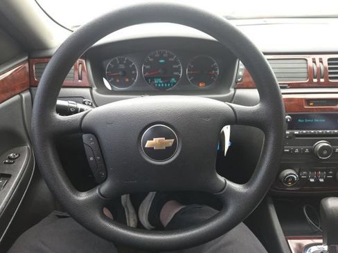 Used 2009 Chevrolet Impala LT FWD image 30