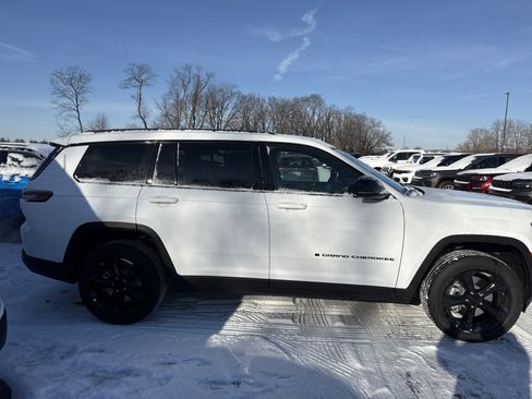 New 2025 Jeep Grand Cherokee L Limited image 9
