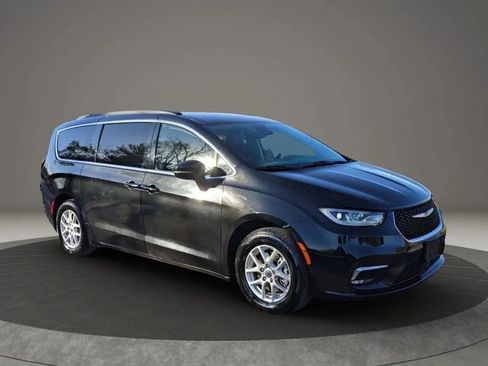 Used 2022 Chrysler Pacifica Touring-L FWD image 6