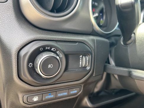 Used 2023 Jeep Wrangler Unlimited w/ Sun & Screen Package AWD/4WD image 36
