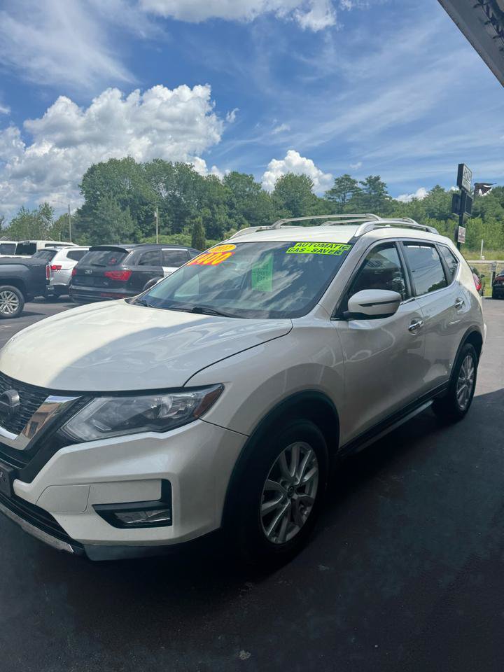 Used 2017 Nissan Rogue SV AWD/4WD image 4