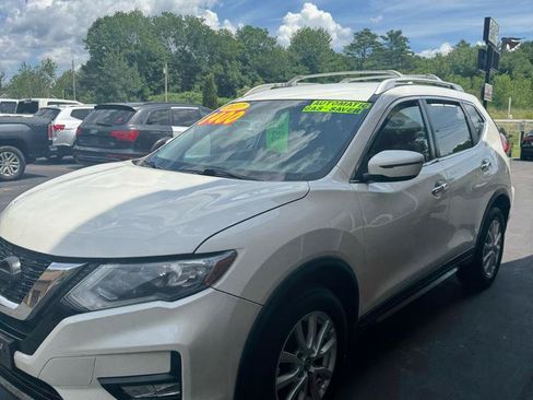 Used 2017 Nissan Rogue SV AWD/4WD image 4
