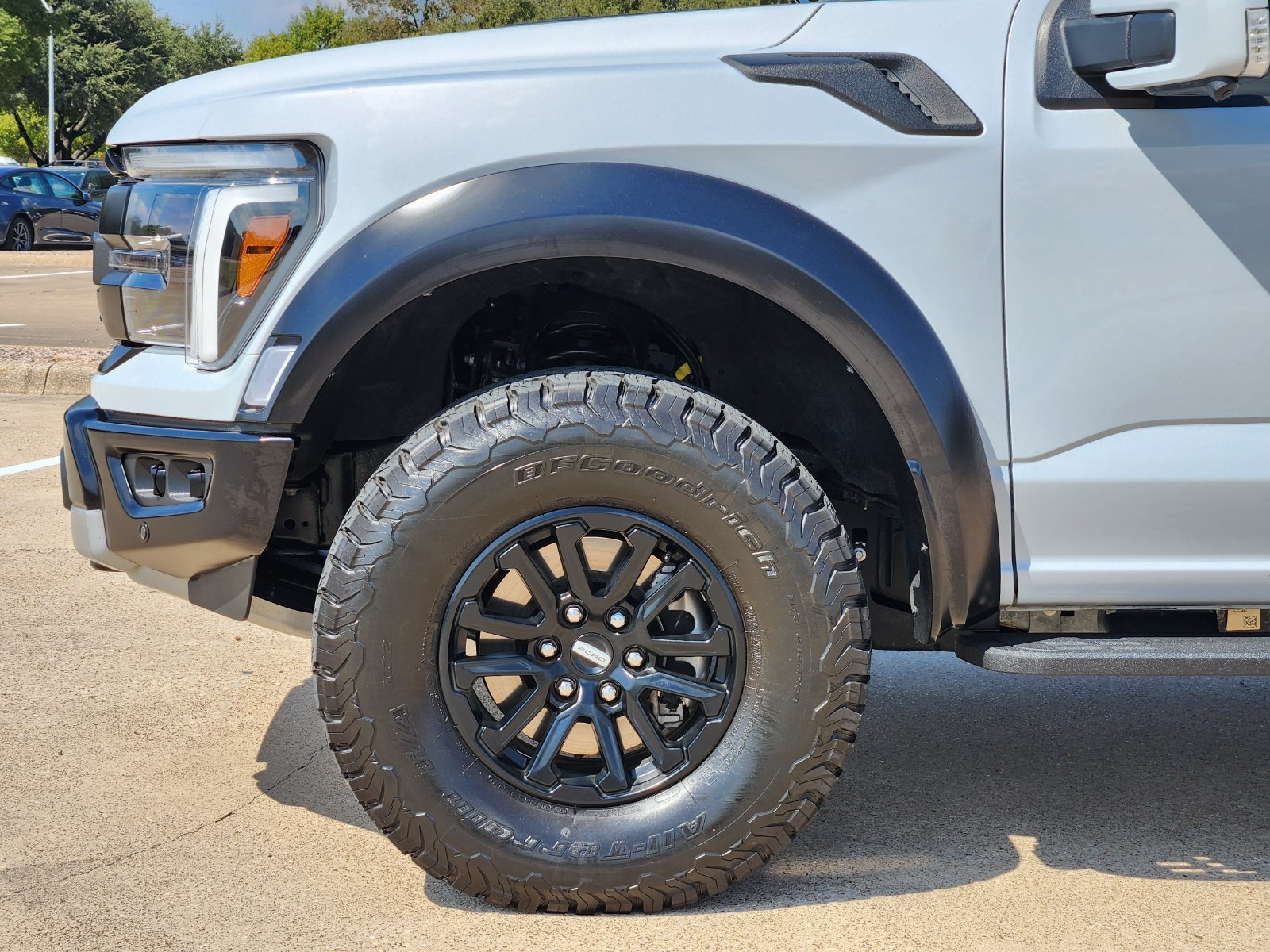 Used 2025 Ford F150 Raptor AWD/4WD image 8