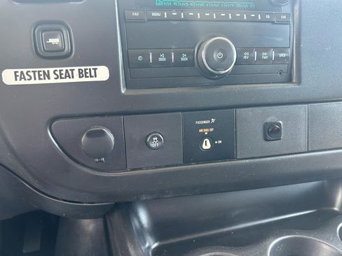 Used 2016 Chevrolet Express 2500 RWD image 13