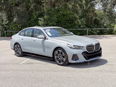 Used 2026 BMW 530i xDrive w/ M Sport Package AWD/4WD image 2