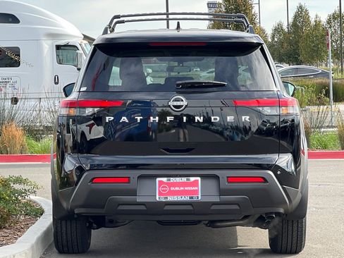 New 2025 Nissan Pathfinder SV image 5