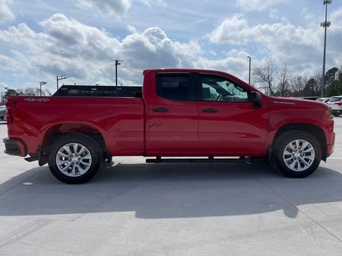Used 2020 Chevrolet Silverado 1500 Custom w/ Custom Value Package AWD/4WD image 8