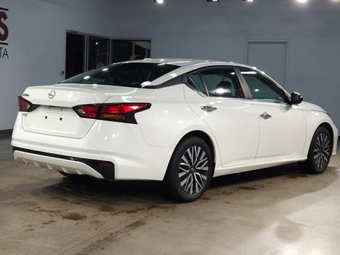 Used 2025 Nissan Altima 2.5 SV FWD image 7