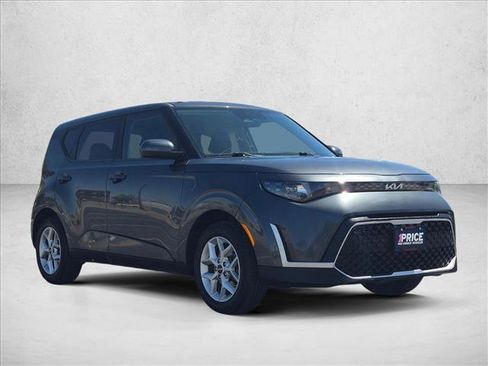 Used 2023 Kia Soul LX w/ Option Group 015 FWD image 3