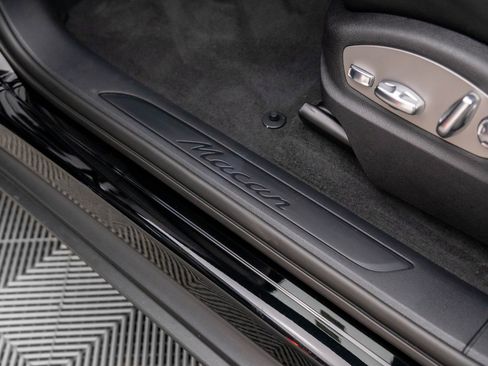 Certified 2026 Porsche Macan AWD/4WD image 16