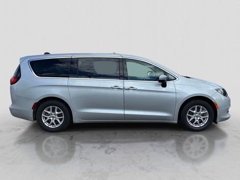 Used 2023 Chrysler Voyager LX FWD image 8