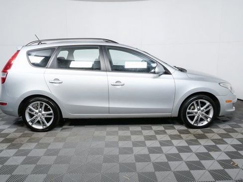 Used 2010 Hyundai Elantra SE image 2