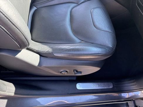 Used 2019 Jeep Cherokee Limited image 38