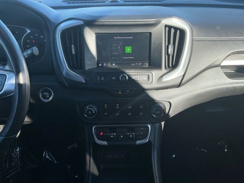 Used 2024 GMC Terrain SLE image 11