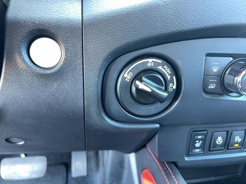 Used 2022 Nissan Frontier PRO-4X image 19