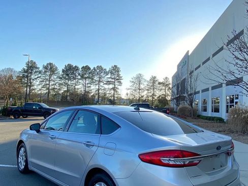 Used 2018 Ford Fusion S image 4