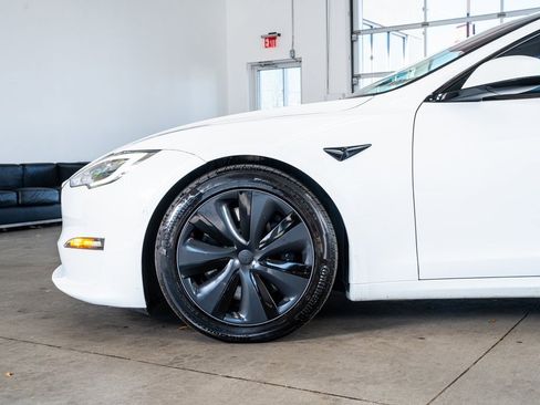 Used 2022 Tesla Model S image 9
