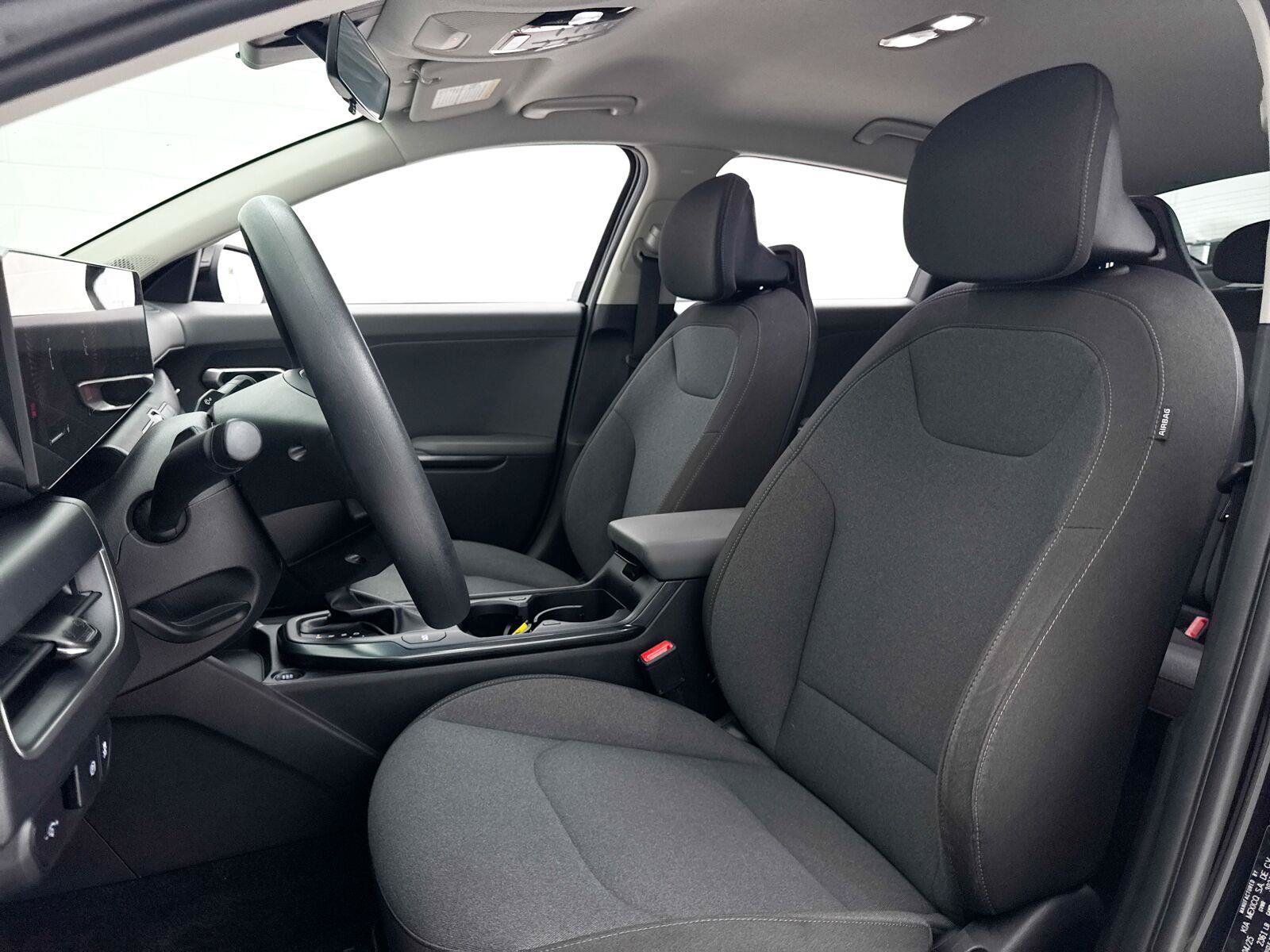 Used 2025 Kia K4 FWD image 19