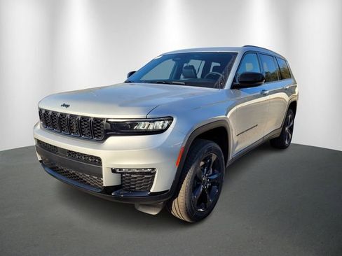 New 2025 Jeep Grand Cherokee L Limited w/ Black Appearance Package image 2