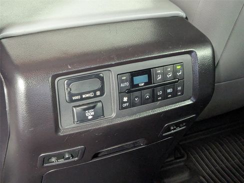 Used 2018 Toyota Sequoia Platinum image 36