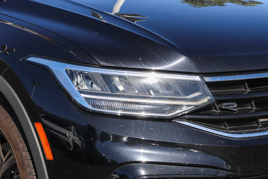 Used 2022 Volkswagen Tiguan SE R-Line FWD image 4