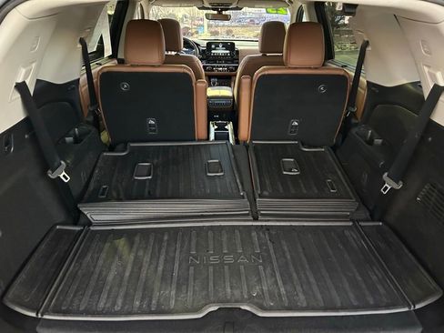 Used 2023 Nissan Pathfinder Platinum image 19