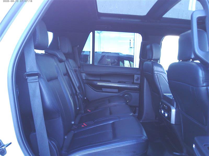 Used 2019 Ford Expedition XLT w/ Equipment Group 202A AWD/4WD image 11