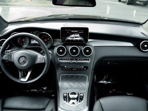 Used 2019 Mercedes-Benz GLC 300 image 18
