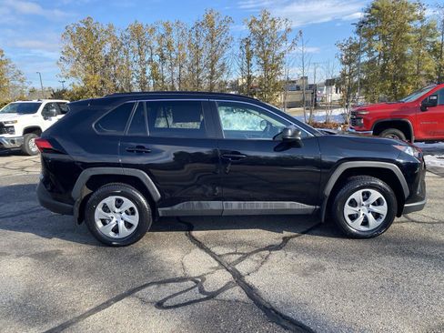 Used 2021 Toyota RAV4 LE image 8