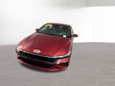 Used 2024 Hyundai Elantra SEL w/ Convenience Package image 4