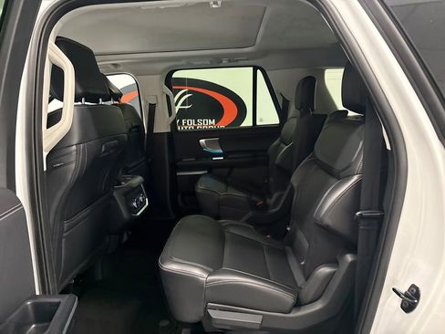 Used 2025 Ford Expedition Max Platinum AWD/4WD image 12