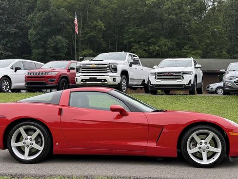 Used 2007 Chevrolet Corvette Coupe w/ Preferred Equipment Group RWD image 4