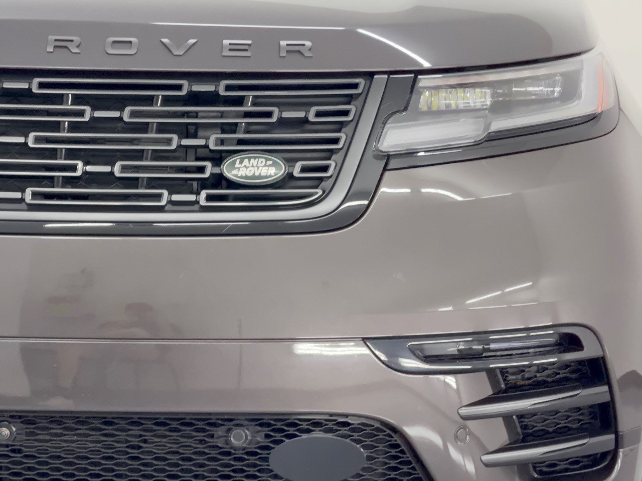 Certified 2026 Land Rover Range Rover Velar Dynamic SE AWD/4WD image 12