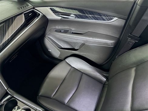 Certified 2025 Cadillac XT6 Premium Luxury image 23