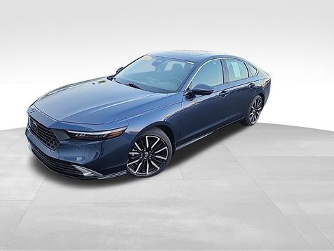 Used 2023 Honda Accord Touring image 1