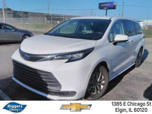 Used 2021 Toyota Sienna LE FWD image 1