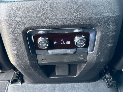 Certified 2025 Chevrolet Suburban Z71 image 24