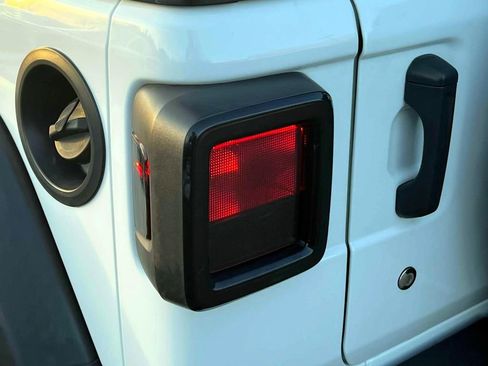 Used 2020 Jeep Wrangler Unlimited Sport image 8