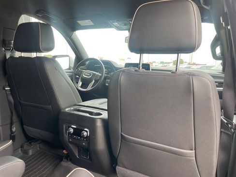 Used 2024 GMC Yukon SLT w/ SLT Luxury Package AWD/4WD image 25
