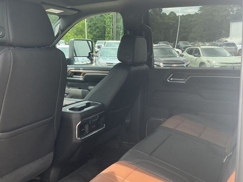 Used 2024 Chevrolet Silverado 3500 High Country w/ High Country Premium Package AWD/4WD image 8