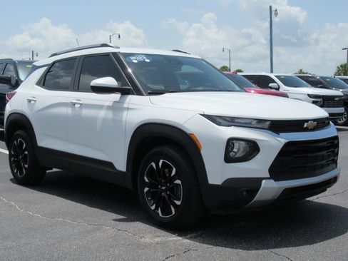 Certified 2023 Chevrolet TrailBlazer LT FWD image 3