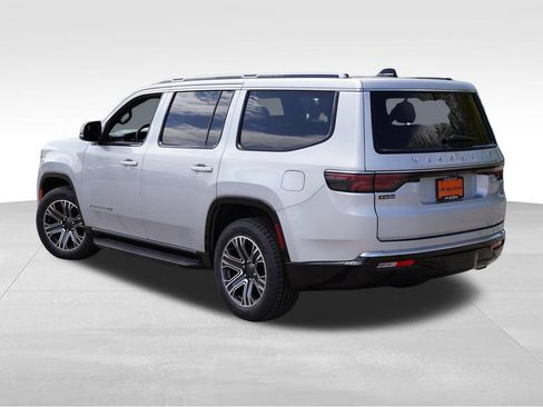 Certified 2024 Jeep Wagoneer Series II w/ Flexible Seating Group AWD/4WD image 7