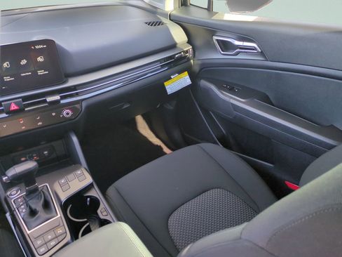 New 2026 Kia Sportage LX w/ LX Convenience Package FWD image 17