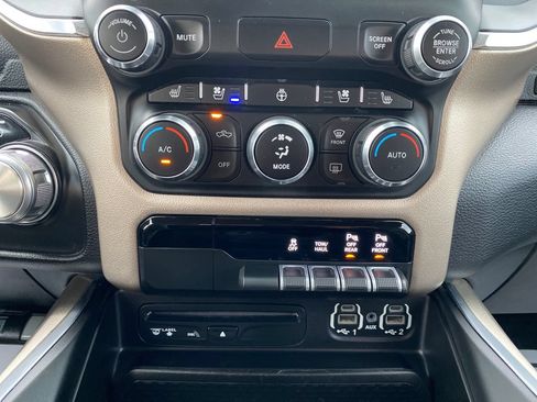 Used 2019 RAM 1500 Laramie AWD/4WD image 19