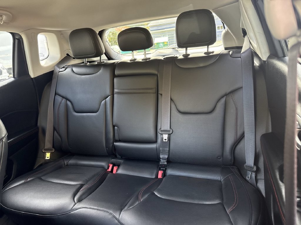 Used 2017 Jeep Compass Trailhawk w/ Leather Interior Group AWD/4WD image 22